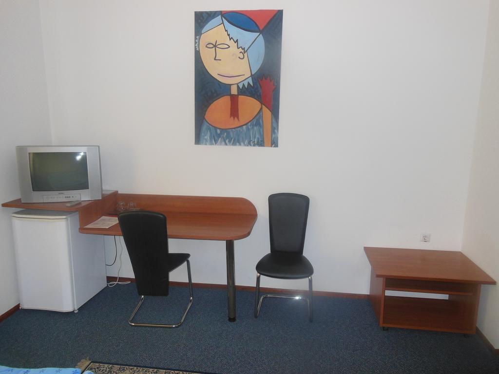 Hotel Pri Belokranjcu Novo Mesto Quarto foto