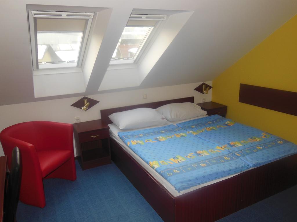 Hotel Pri Belokranjcu Novo Mesto Quarto foto