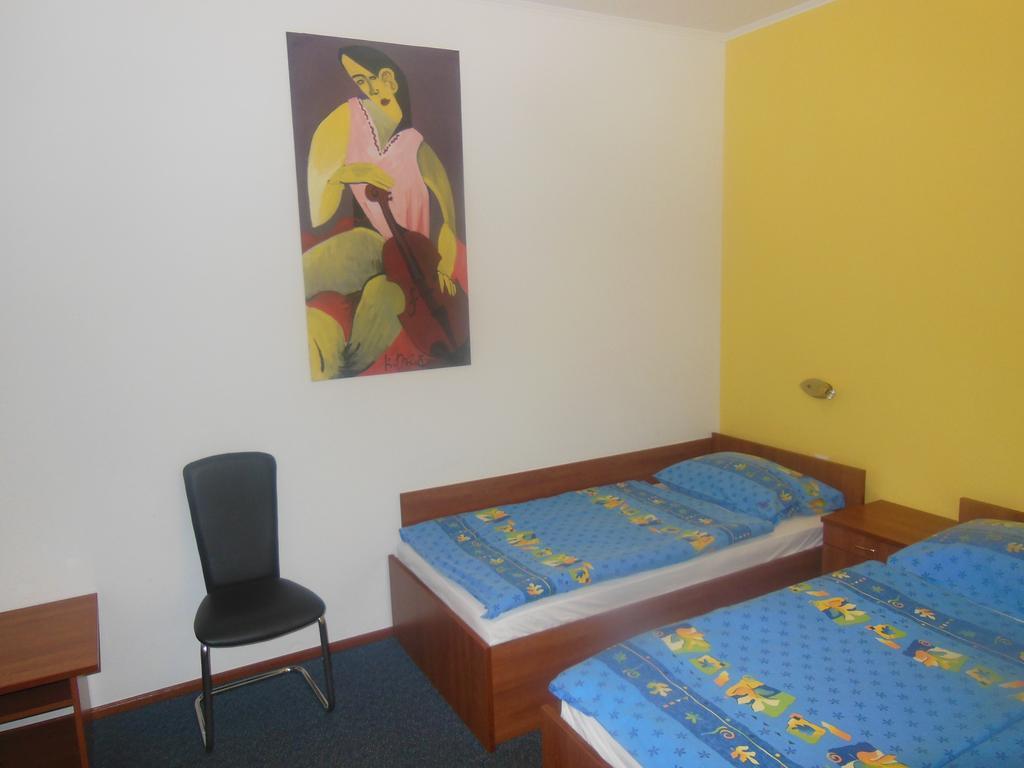 Hotel Pri Belokranjcu Novo Mesto Quarto foto