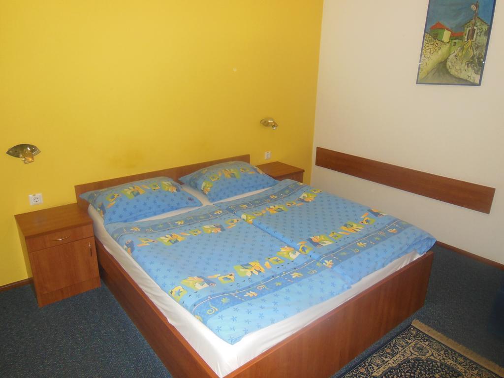 Hotel Pri Belokranjcu Novo Mesto Quarto foto